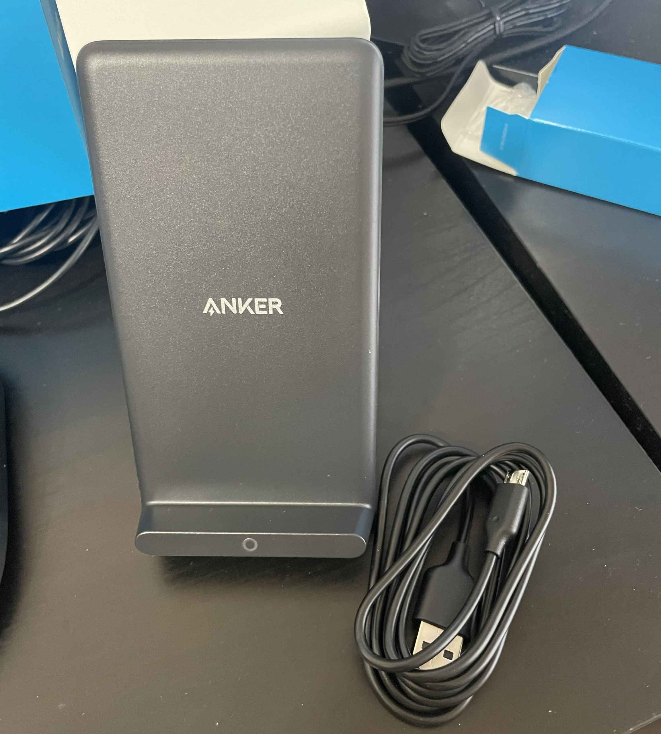 Anker PowerWave10Standワイヤレス充電の写真